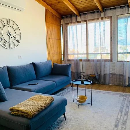 アパート Skyline Retreat: 2 Stylish Penthouses ティラナ